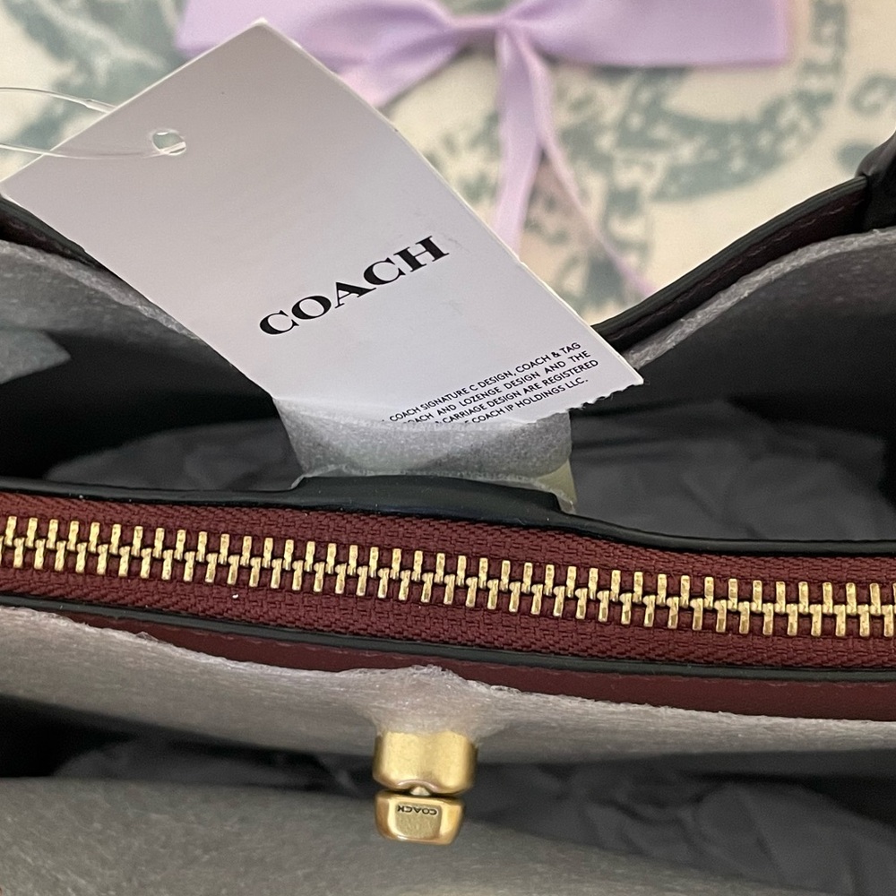 Coach Willow Leather Tote 24 - Picture 6 of 10